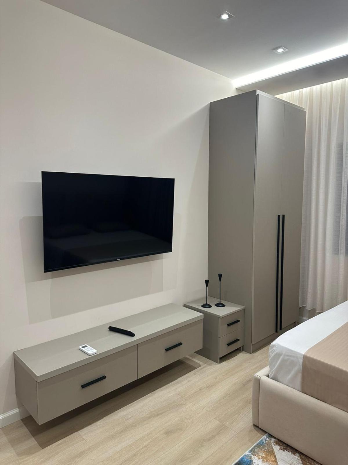 Home To Go Studio Apartament Tirana Extérieur photo